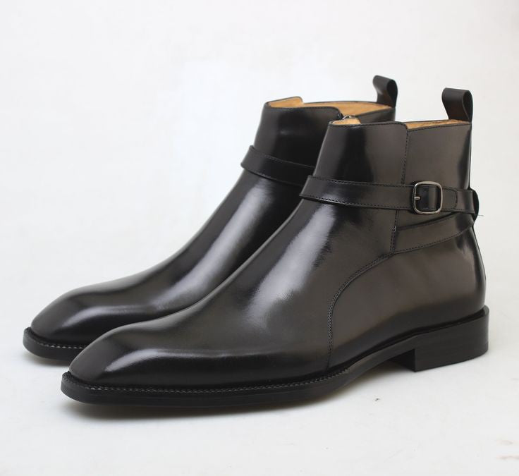 Step in Comfort: Men’s Leather Chelsea Boots with Durable Sole Support