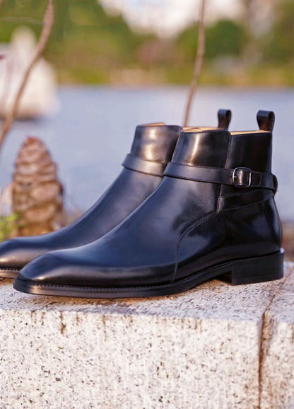 Step in Comfort: Men’s Leather Chelsea Boots with Durable Sole Support