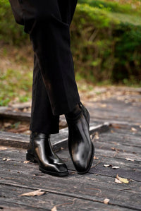 Step in Comfort: Men’s Leather Chelsea Boots with Durable Sole Support
