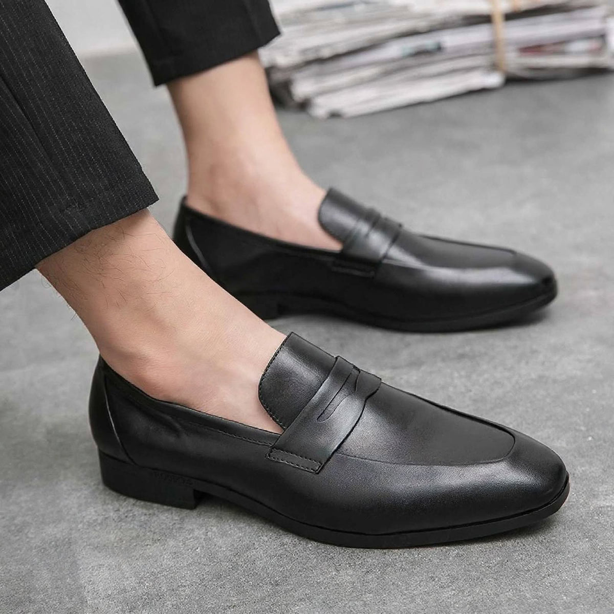 Cobbler India Black Leather Loafers With Panel